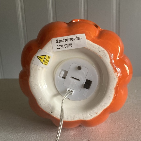 NWT- Adorable- LED Light Up- Ceramic BOO Ghost 👻 on a Pumpkin Decoration - Picture 17 of 17